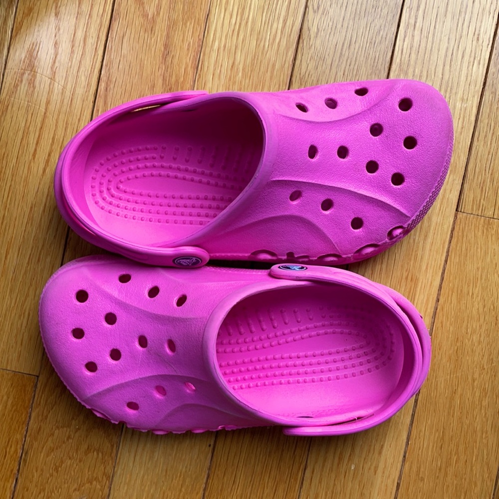 Nicki Minaj Girls Pink Crocs J 1/3